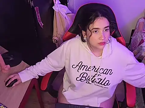 ChloeSnoww online show from October 2, 3:35 am