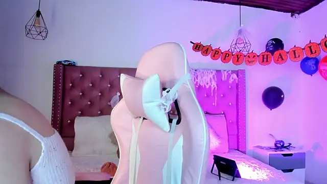 Jade rey  online show from October 31, 8:10 pm