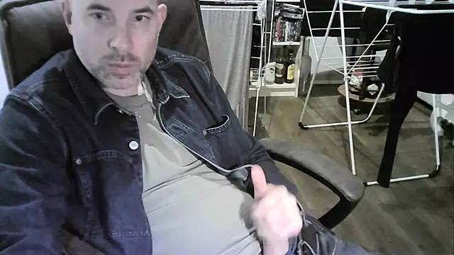 Chrisprngr online show from October 10, 4:39 pm