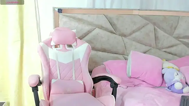 kendal hot01 online show from October 17, 2:30 pm