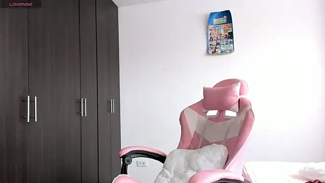 kendal hot01 online show from February 7, 7:17 pm