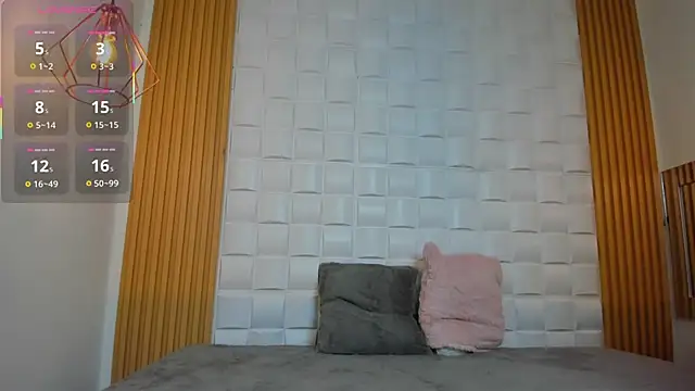 Snapshot of AriaBelle chatting on October 24, 11:06 am AriaBelle online show from October 24, 11:06 am