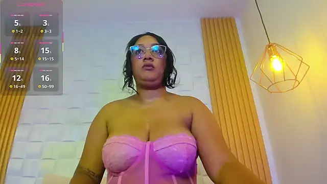 Snapshot of AriaBelle chatting on November 1, 11:01 am AriaBelle online show from November 1, 11:01 am