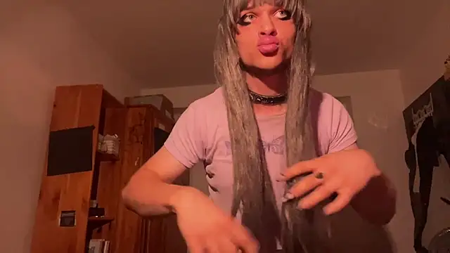 Snapshot of emilydee666 chatting on September 28, 9:53 pm emilydee666 online show from September 28, 9:53 pm