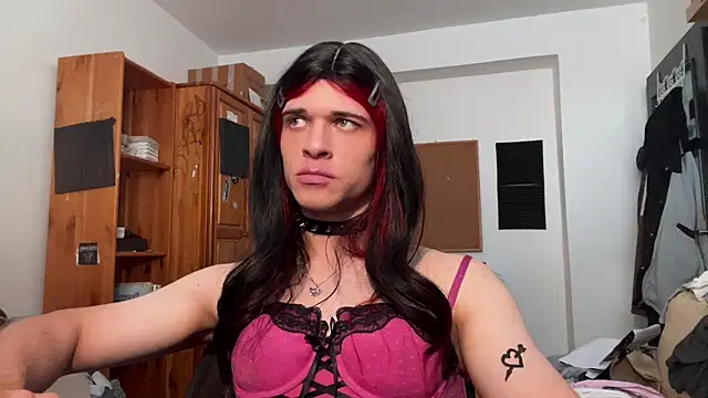 Snapshot of emilydee666 chatting on October 17, 12:08 pm emilydee666 online show from October 17, 12:08 pm