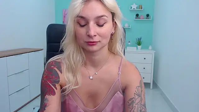 LilFleurish online show from October 21, 4:24 am