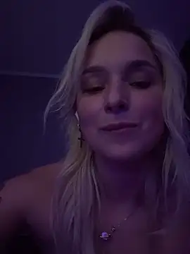 LilFleurish online show from October 21, 7:36 pm