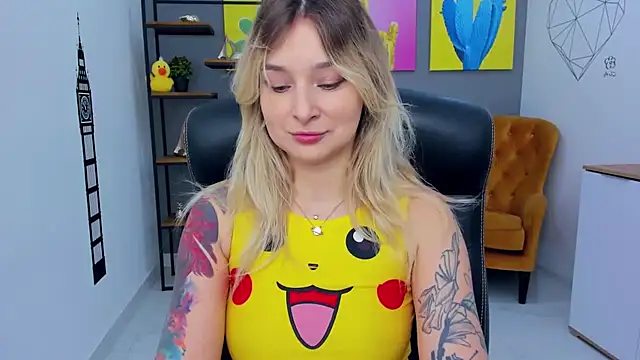 LilFleurish online show from February 19, 5:36 am