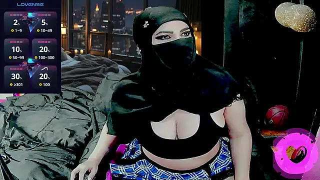 SultanaLayla online show from November 6, 8:10 pm