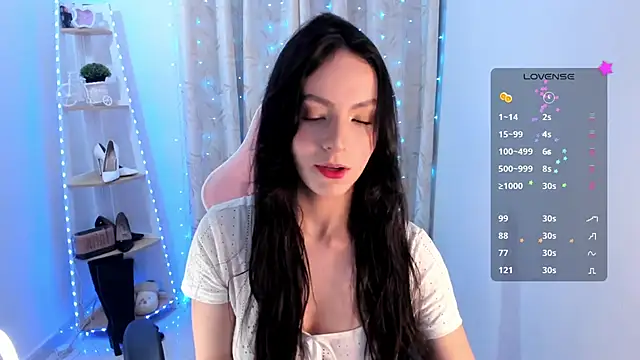 sarah saenz  online show from November 6, 2:45 am