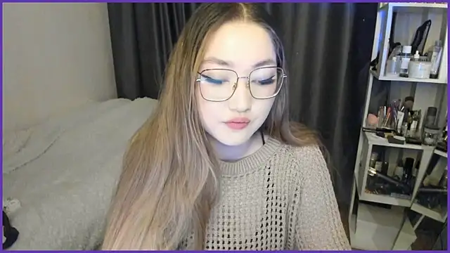 Snapshot of lyra_x chatting on October 12, 12:59 pm lyra x online show from October 12, 12:59 pm