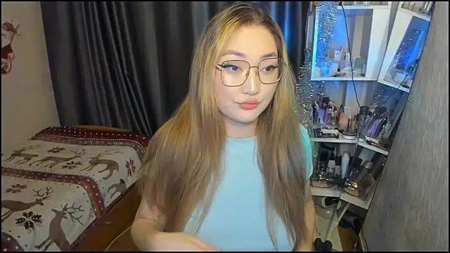 Snapshot of lyra_x chatting on January 6, 3:27 pm lyra x online show from January 6, 3:27 pm