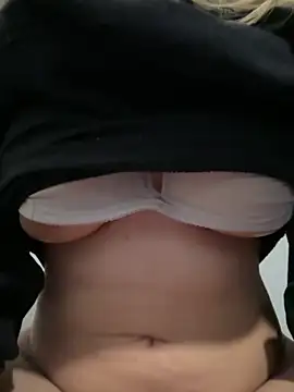 HottieBobi online show from September 19, 4:51 pm