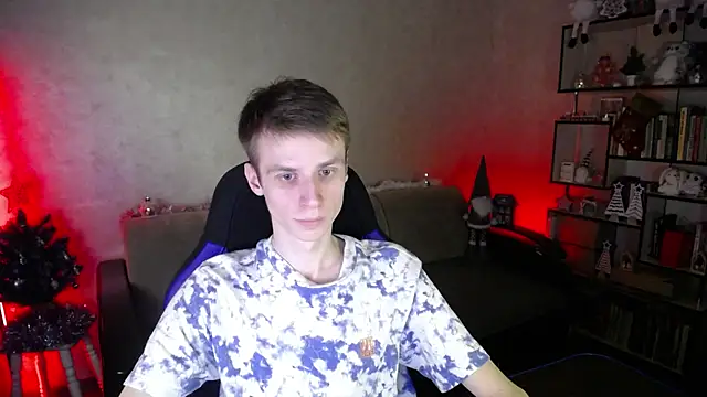 Snapshot of yes_cute_boy_ chatting on January 8, 9:17 pm yes cute boy online show from January 8, 9:17 pm