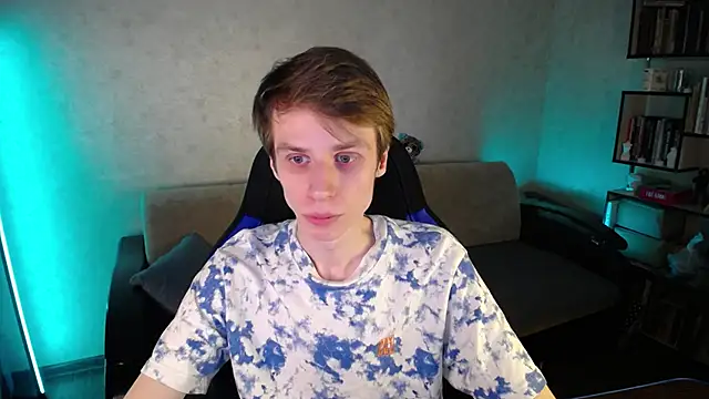 Snapshot of yes_cute_boy_ chatting on April 15, 9:49 am yes cute boy online show from April 15, 9:49 am