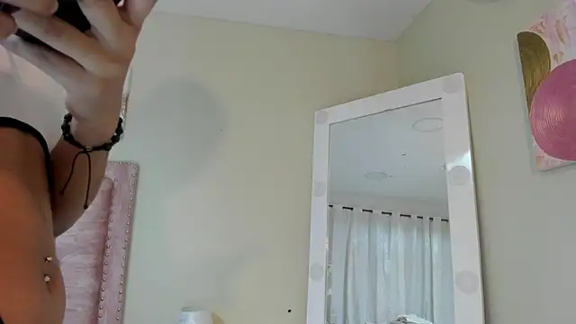 Snapshot of Mei_Lin_Luna chatting on October 4, 9:57 pm Mei Lin Luna online show from October 4, 9:57 pm