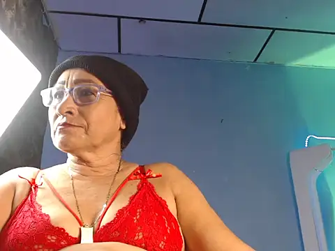 maggi hotsson online show from November 4, 7:13 pm