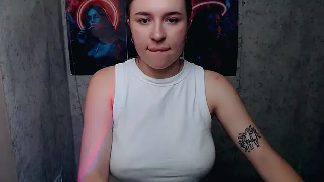 JuliaTopp  online show from November 3, 7:20 am