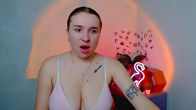 JuliaTopp  online show from November 19, 8:03 am