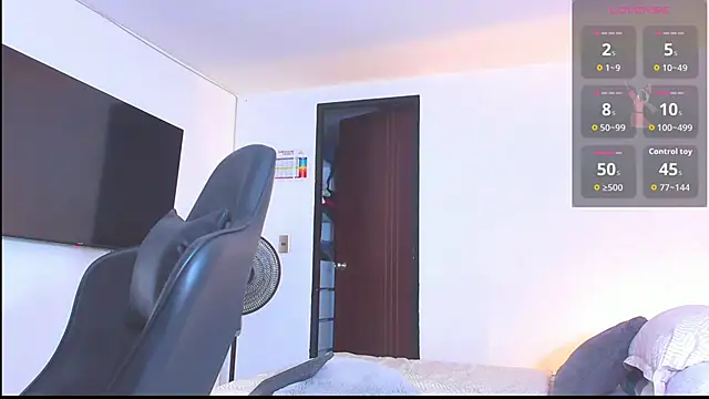 Snapshot of RJBarto chatting on March 4, 2:12 pm RJBarto online show from March 4, 2:12 pm