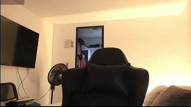 Snapshot of RJBarto chatting on March 7, 1:30 pm RJBarto online show from March 7, 1:30 pm