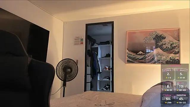 Snapshot of RJBarto chatting on April 5, 10:07 pm RJBarto online show from April 5, 10:07 pm