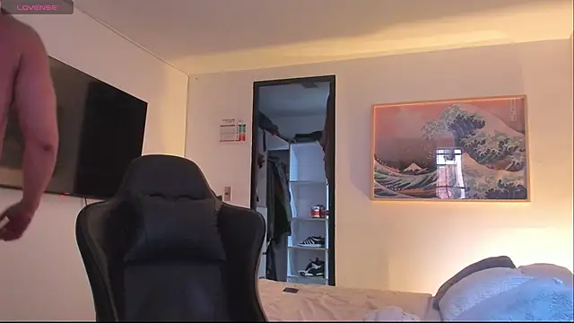 Snapshot of RJBarto chatting on April 14, 1:39 pm RJBarto online show from April 14, 1:39 pm