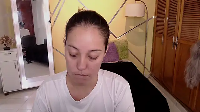 shirleyrojas online show from December 15, 9:30 pm