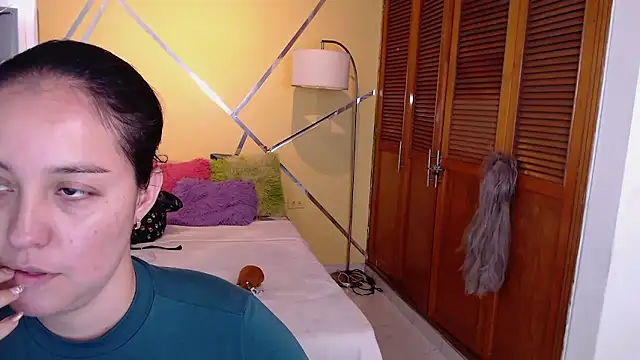 shirleyrojas online show from January 10, 7:04 pm