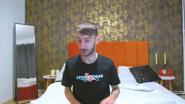 Snapshot of bignosebigcok chatting on October 28, 5:26 pm bignosebigcok online show from October 28, 5:26 pm