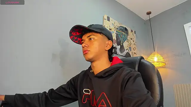 Snapshot of markbowie chatting on December 4, 11:41 am markbowie online show from December 4, 11:41 am