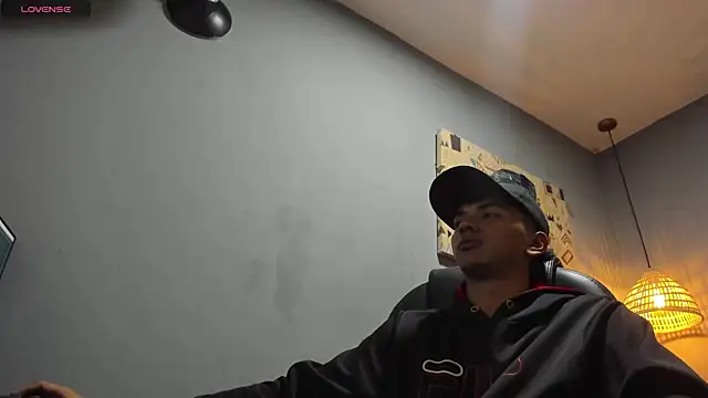 Snapshot of markbowie chatting on December 5, 12:14 pm markbowie online show from December 5, 12:14 pm