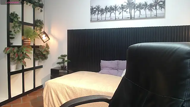 Snapshot of markbowie chatting on December 19, 9:00 pm markbowie online show from December 19, 9:00 pm