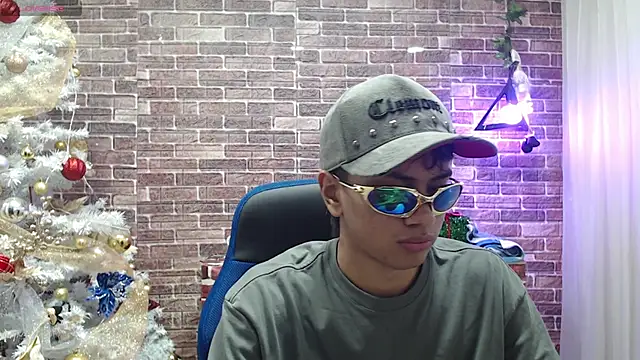 Snapshot of markbowie chatting on December 20, 2:24 pm markbowie online show from December 20, 2:24 pm