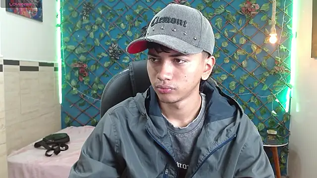 Snapshot of markbowie chatting on February 1, 1:42 pm markbowie online show from February 1, 1:42 pm