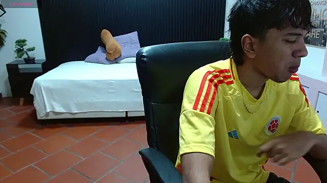 Snapshot of markbowie chatting on February 8, 3:04 pm markbowie online show from February 8, 3:04 pm