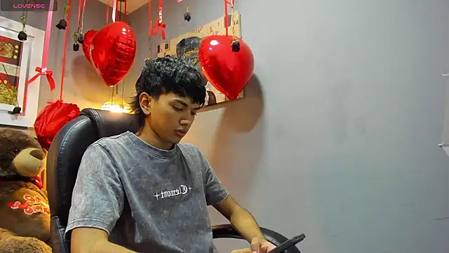 Snapshot of markbowie chatting on February 21, 1:56 pm markbowie online show from February 21, 1:56 pm