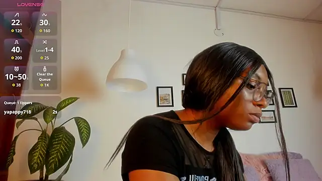 Snapshot of Coco_joness chatting on November 15, 7:43 pm Coco joness online show from November 15, 7:43 pm