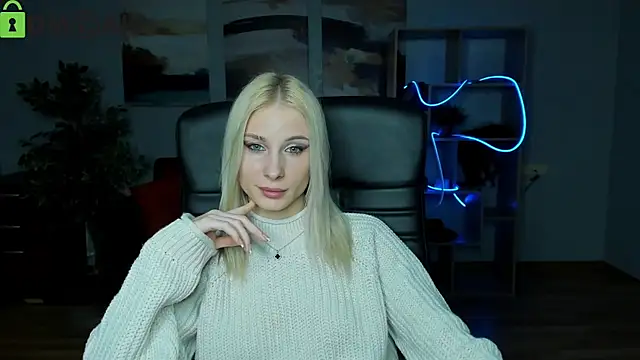 Snapshot of Alexa_Woods chatting on October 9, 7:01 pm Alexa Woods online show from October 9, 7:01 pm