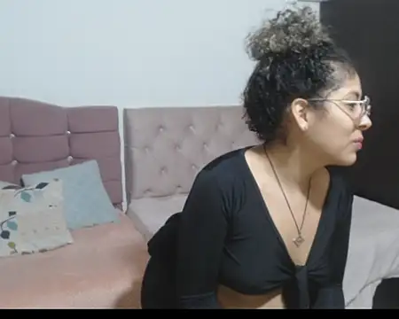 Snapshot of CATTALINAHOT chatting on February 7, 3:10 am CATTALINAHOT online show from February 7, 3:10 am