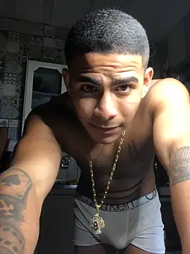 Snapshot of Novindot23cm chatting on October 13, 1:05 am Novindot23cm online show from October 13, 1:05 am