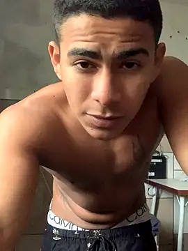 Snapshot of Novindot23cm chatting on October 30, 7:03 pm Novindot23cm online show from October 30, 7:03 pm