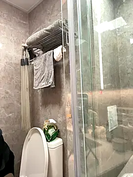 Snapshot of anna_yngs chatting on October 8, 9:51 am anna yngs online show from October 8, 9:51 am