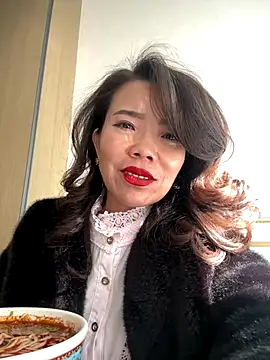 Snapshot of anna_yngs chatting on November 4, 7:07 am anna yngs online show from November 4, 7:07 am