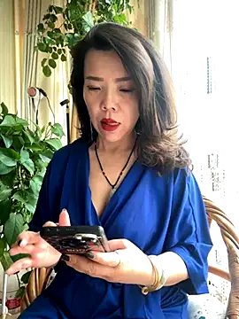 Snapshot of anna_yngs chatting on November 6, 2:23 am anna yngs online show from November 6, 2:23 am