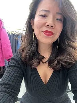 Snapshot of anna_yngs chatting on November 9, 12:25 pm anna yngs online show from November 9, 12:25 pm