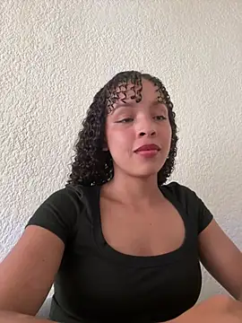 Yasmin777  online show from April 7, 9:37 pm