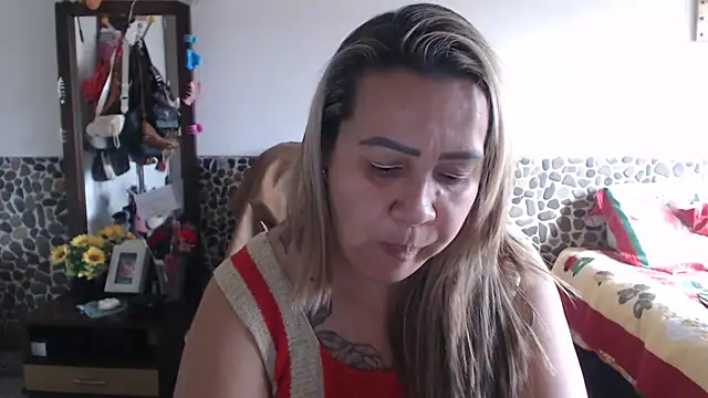 Snapshot of Miilu74 chatting on December 14, 9:19 pm Miilu74 online show from December 14, 9:19 pm