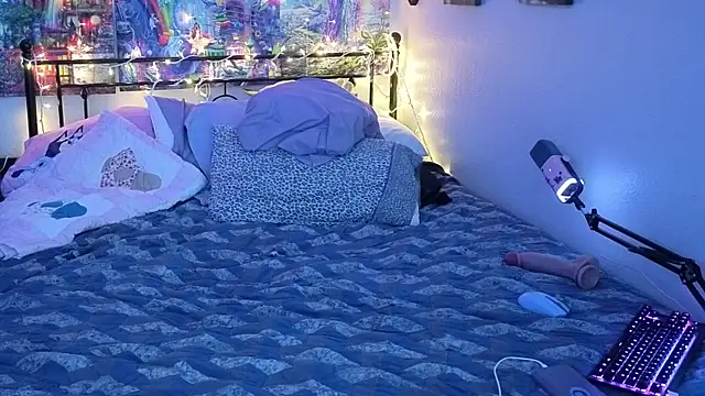 Snapshot of scarelett2372 chatting on October 20, 10:16 am scarelett2372 online show from October 20, 10:16 am