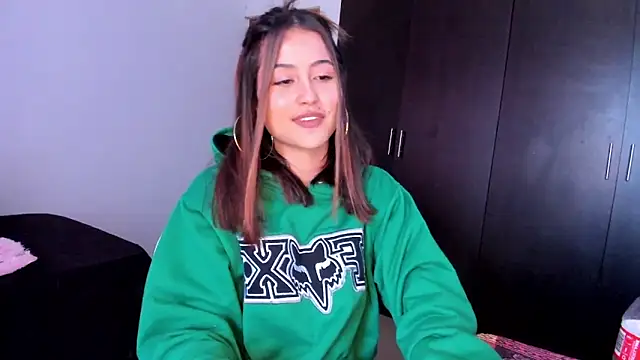 Snapshot of Ana__Pink chatting on September 20, 10:33 pm Ana  Pink online show from September 20, 10:33 pm